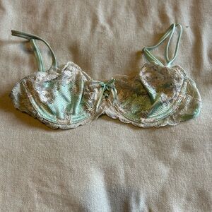 Victoria’s Secret very sexy bra 34C